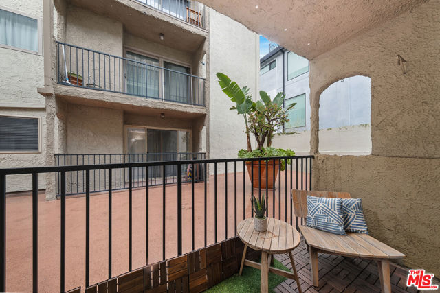 2929 Waverly Drive, Los Angeles CA: https://media.crmls.org/mediaz/1e5fd752-2608-41d2-a622-5e8c22d485e2.jpg