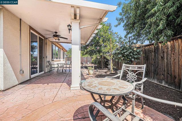 4637 Appleglen St, Antioch CA: https://media.crmls.org/mediaz/1e60592c-9ab9-44ff-b345-960e22f450b4.jpg
