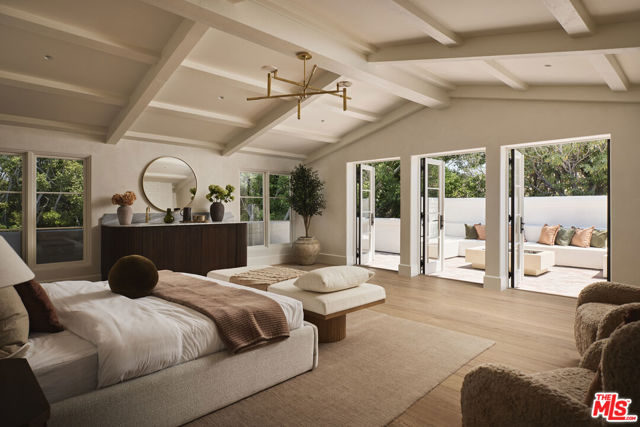 624 N Arden Drive, Beverly Hills CA: https://media.crmls.org/mediaz/1e605e66-8257-4175-a842-f4e1dca1f57a.jpg