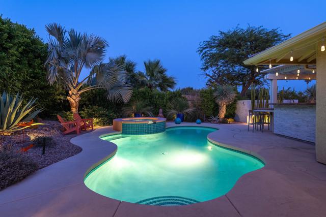 1360 E Vista Chino, Palm Springs CA: https://media.crmls.org/mediaz/1e6108b2-b8bd-4450-bf43-90145be689ab.jpg