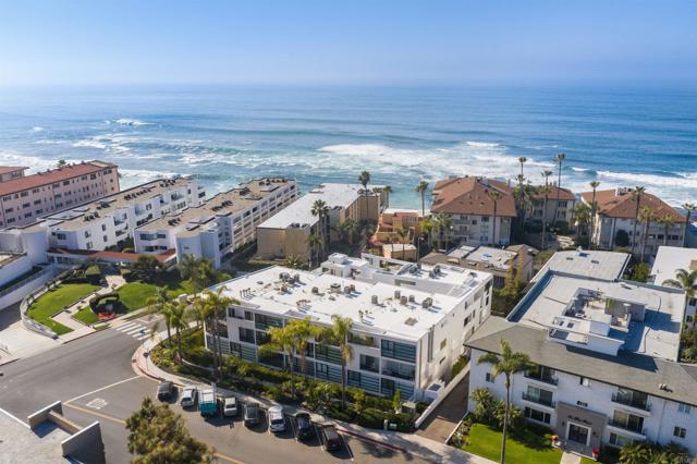 101 Coast Boulevard, La Jolla CA: https://media.crmls.org/mediaz/1e6138d2-1833-4fab-b016-4bb47e07e168.jpg