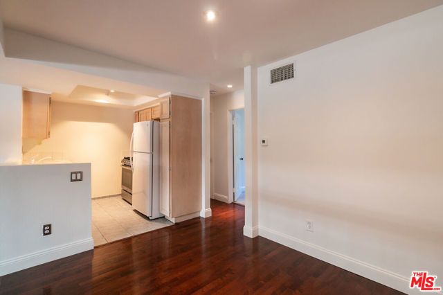 4859 Coldwater Canyon Avenue, Sherman Oaks CA: https://media.crmls.org/mediaz/1e6260b6-ac02-4a65-9770-0cdafc93b805.jpg