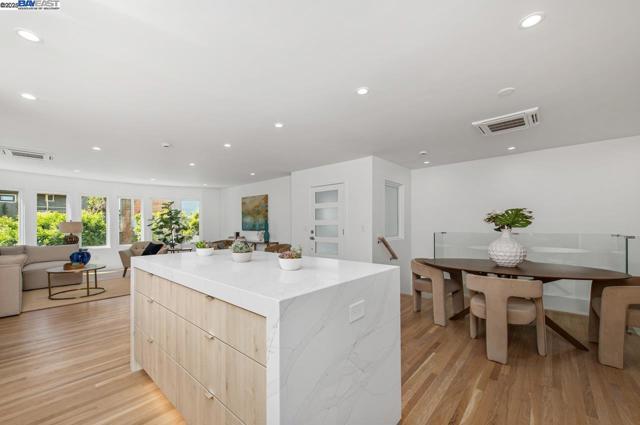 2356 15th St, San Francisco CA: https://media.crmls.org/mediaz/1e62b8fc-4ff2-4b0f-83fe-b2c3eaaac7c9.jpg