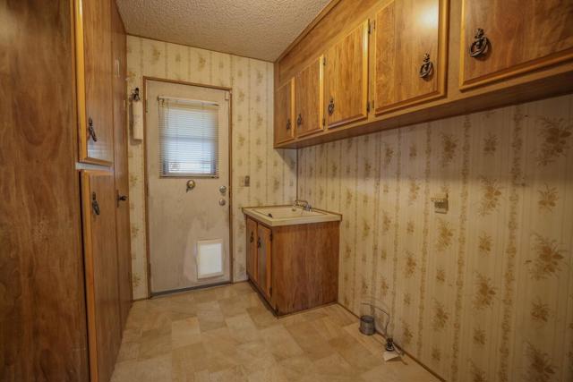 33321 Laura Drive, Thousand Palms CA: https://media.crmls.org/mediaz/1e638de7-81ff-43dc-8df8-52fd162a35e1.jpg