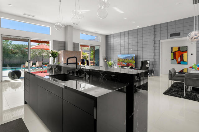 1069 Azure Court, Palm Springs CA: https://media.crmls.org/mediaz/1e63a5a0-2c5b-4a49-a47a-6c8b9a4b71c6.jpg