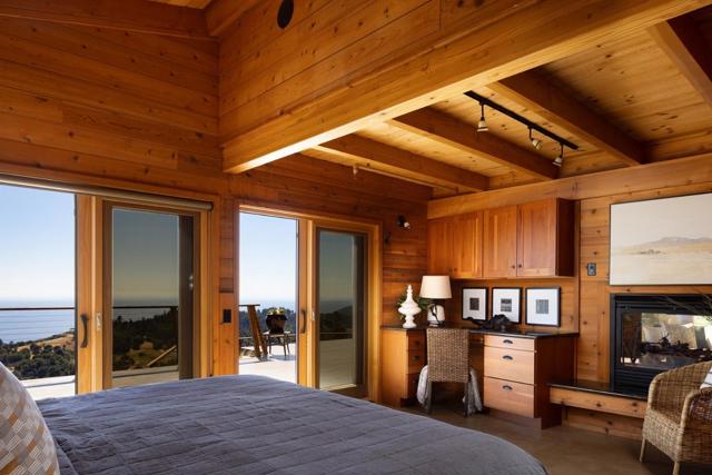 47600 Coast Ridge Road, Big Sur CA: https://media.crmls.org/mediaz/1e63d034-8d33-4f4c-b86f-ee53c0c140ec.jpg