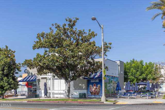 385 Cliff Drive, Pasadena CA: https://media.crmls.org/mediaz/1e63fa56-ad12-4b86-8327-496f9d961f35.jpg
