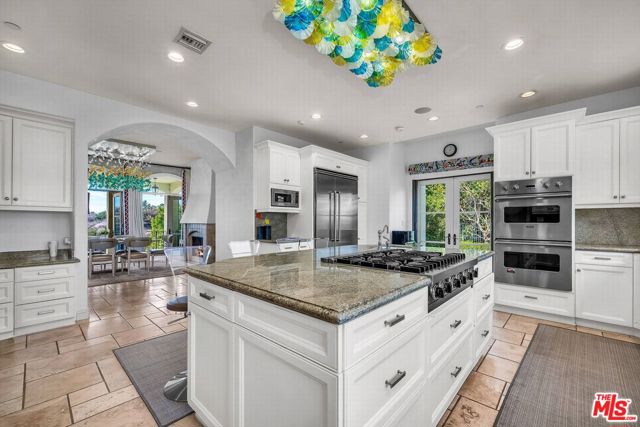 3110 Benedict Canyon Drive, Beverly Hills CA: https://media.crmls.org/mediaz/1e642b99-b5f0-43b1-b7ce-57af212a56e2.jpg