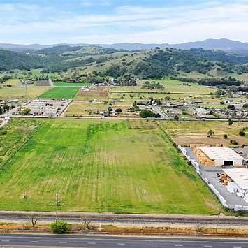 19900 Dougherty Avenue, Morgan Hill CA: https://media.crmls.org/mediaz/1e64780a-dc18-4241-803b-8f08e6b35e57.jpg