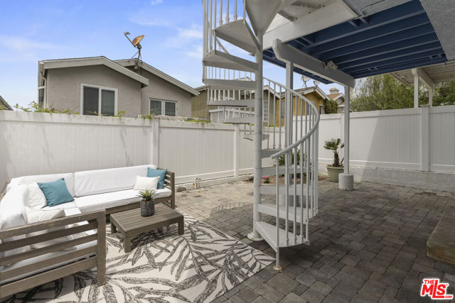 441 HOLLOWELL Avenue, Hermosa Beach, California 90254, 4 Bedrooms Bedrooms, ,2 BathroomsBathrooms,Residential,Sold,HOLLOWELL,22165653