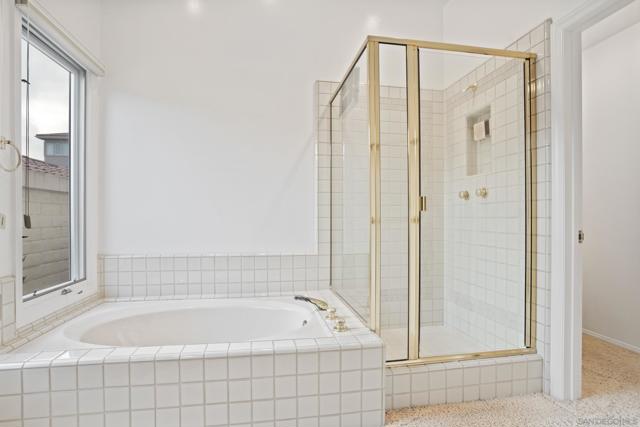 1327 Caminito Batea, La Jolla CA: https://media.crmls.org/mediaz/1e652a4b-f8ad-43e1-909f-fa770b68c758.jpg