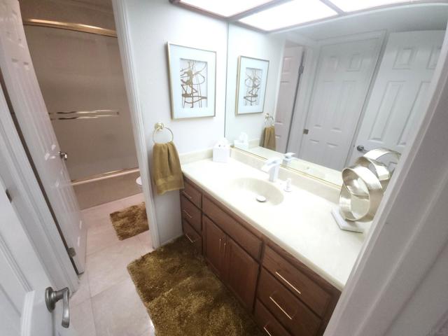 3933 Pinnacle Pl, Escondido CA: https://media.crmls.org/mediaz/1e6546cd-e0a0-4f63-9058-7d7b8629c8b4.jpg