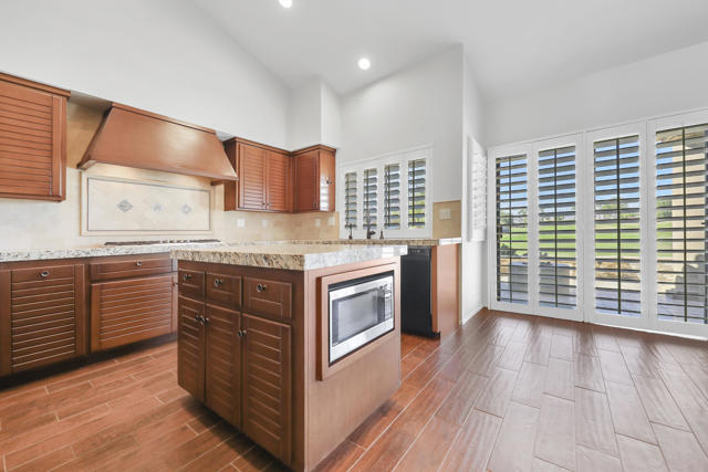 54801 Inverness Way, La Quinta CA: https://media.crmls.org/mediaz/1e654fb3-b772-4953-9983-4d1dbe35da4d.jpg