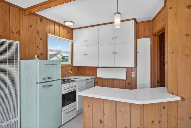 3025 Ocean Drive, Oxnard CA: https://media.crmls.org/mediaz/1e6697b5-dff9-4bfb-9689-3a3e8be82fb6.jpg