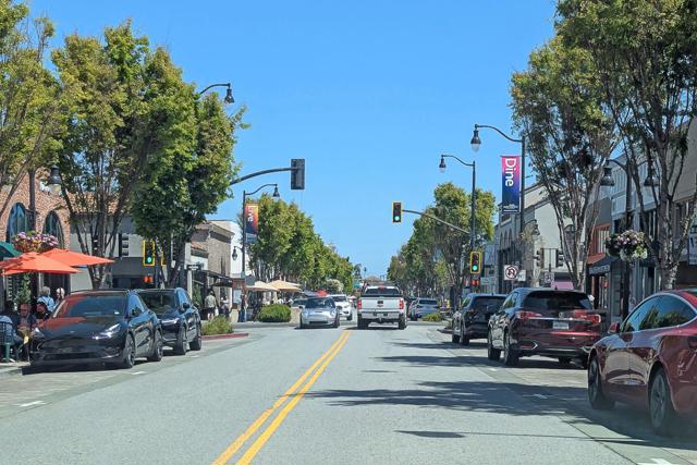 1121 Douglas Avenue, Burlingame CA: https://media.crmls.org/mediaz/1e669bac-0887-40d8-86ba-1386d2532795.jpg