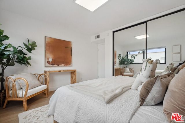 234 S Tower Drive, Beverly Hills CA: https://media.crmls.org/mediaz/1e66b21f-d706-421f-b294-4432e67ee17b.jpg