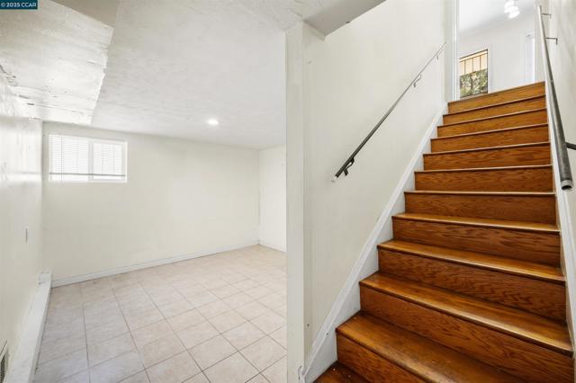 10536 Sheldon St, Oakland CA: https://media.crmls.org/mediaz/1e66ca11-caa3-4054-94fe-a62fc461b2e5.jpg
