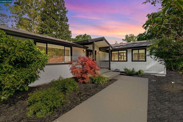 2424 San Miguel Dr, Walnut Creek CA: https://media.crmls.org/mediaz/1e66cd3c-2984-4a08-9091-1d5134f9780d.jpg