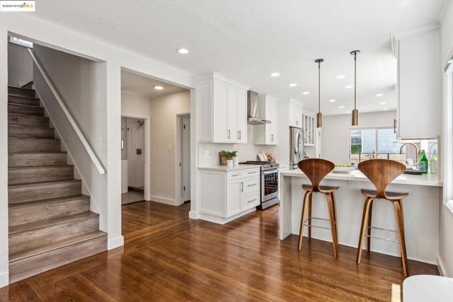1026 Court St, Alameda CA: https://media.crmls.org/mediaz/1e671d70-c9af-4432-92a6-04e5f77f022a.jpg
