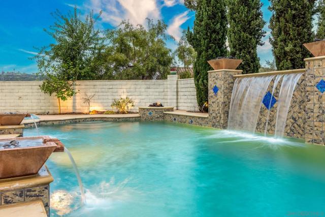 278 Avenida Loretta, Chula Vista CA: https://media.crmls.org/mediaz/1e672e66-bc01-4a3a-803e-e3ceadc147b3.jpg
