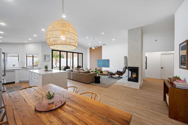 51605 Avenida Carranza, La Quinta CA: https://media.crmls.org/mediaz/1e67ddb9-df6a-4c2d-a6f2-423d596bc116.jpg