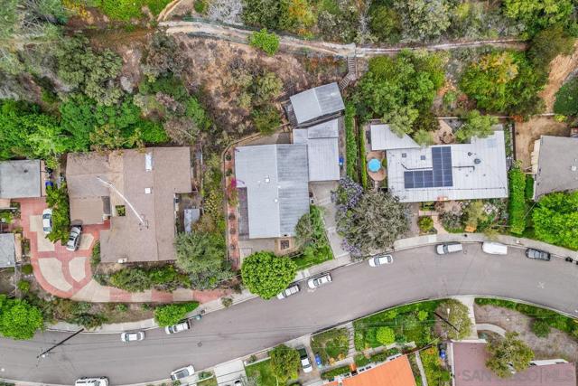 8402 Sugarman Dr, La Jolla CA: https://media.crmls.org/mediaz/1e67eabe-252f-4806-ab2f-6f69b488164c.jpg