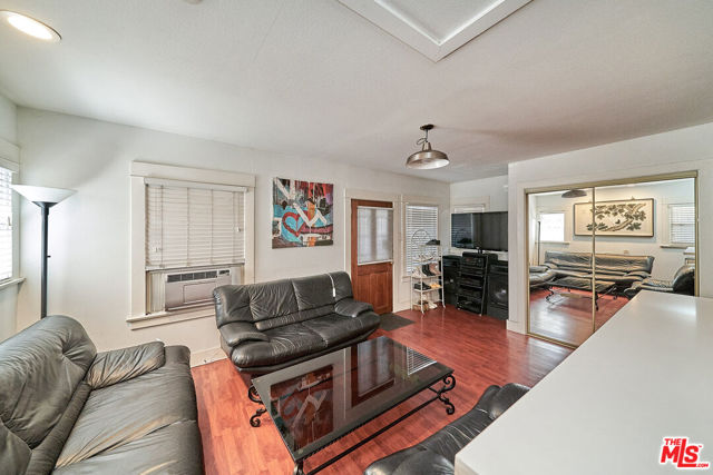1224 Dewey Avenue, Los Angeles CA: https://media.crmls.org/mediaz/1e6807b3-c483-4ec7-be86-b3d4c05e4e72.jpg