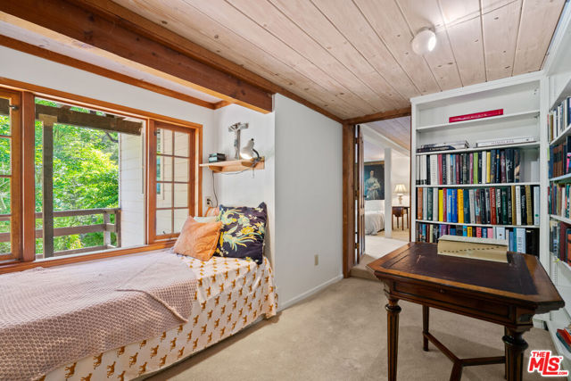 21550 Summit Trail, Topanga CA: https://media.crmls.org/mediaz/1e683cd3-5fa4-41e7-9f83-de3aec7613c0.jpg