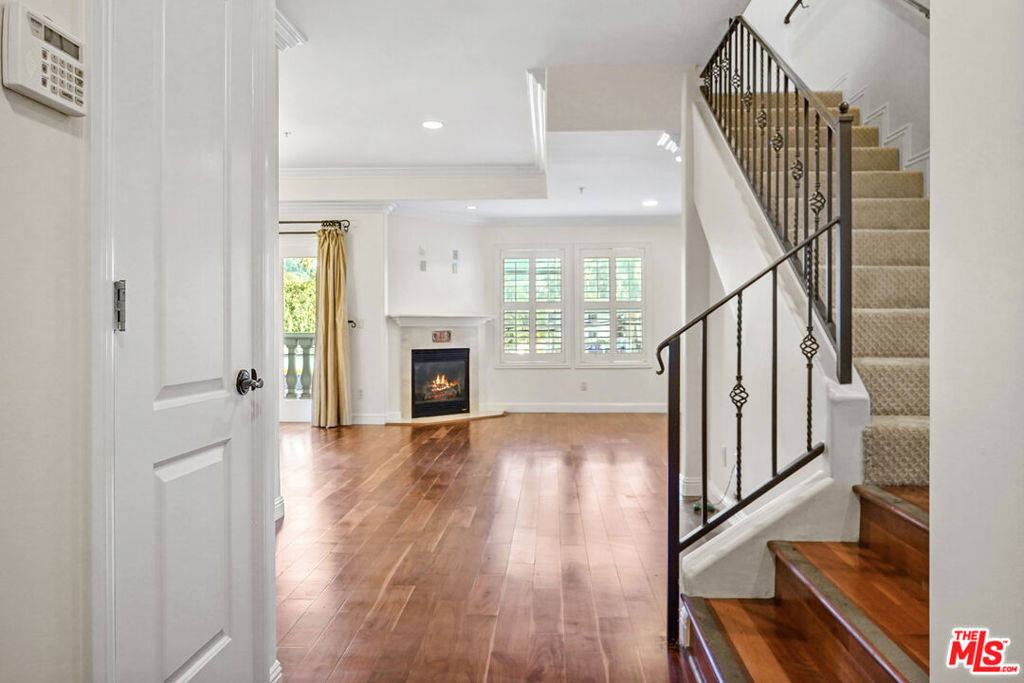 1050 N Edinburgh Avenue #303