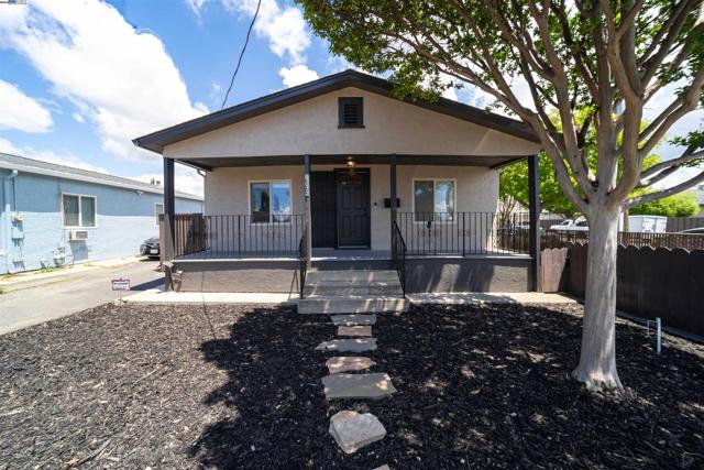33972 10Th St, Union City CA: https://media.crmls.org/mediaz/1e687199-e3b0-49bf-bcd6-bfbb0a7f100b.jpg