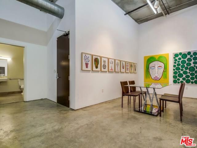 1100 S Hope Street, Los Angeles CA: https://media.crmls.org/mediaz/1e6875c4-b602-46d9-915b-3664f1b7dce8.jpg