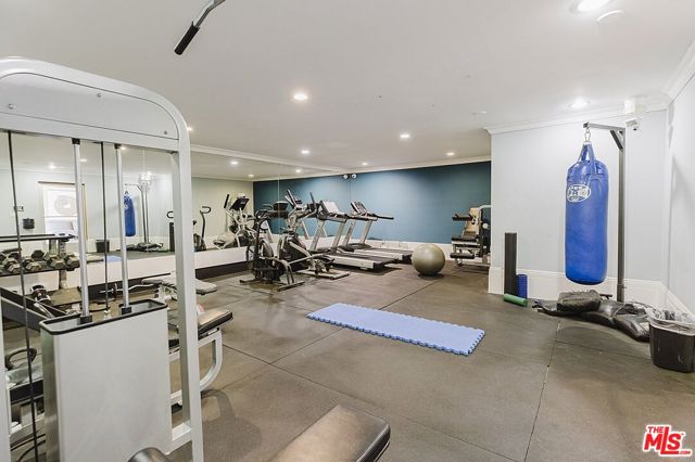 1154 S Barrington Avenue, Los Angeles CA: https://media.crmls.org/mediaz/1e6973ab-ff7f-48dd-bfe5-23ca681f791b.jpg