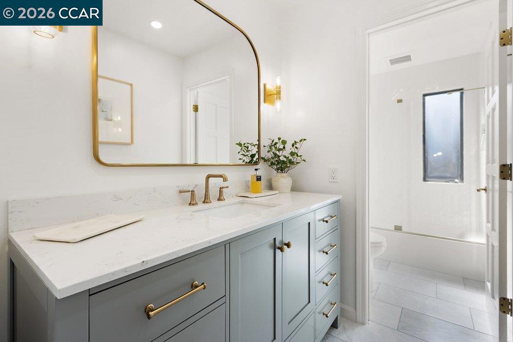 https://media.crmls.org/mediaz/1e6984a4-d463-406e-b891-a3034942140f.jpg?preset=X-Large