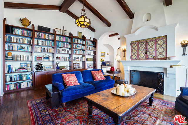 22800 Beckledge Terrace, Malibu CA: https://media.crmls.org/mediaz/1e699415-cbcb-4d5a-a461-fecf227d65c7.jpg