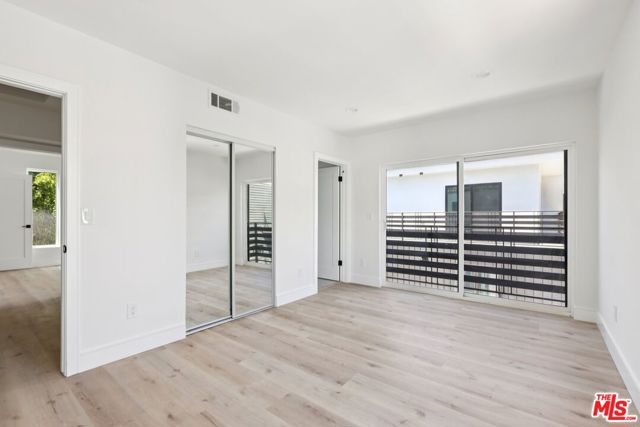 2111 1/2 Holly Drive, Los Angeles CA: https://media.crmls.org/mediaz/1e69b50c-dfba-426b-8e25-a718d714ffc4.jpg