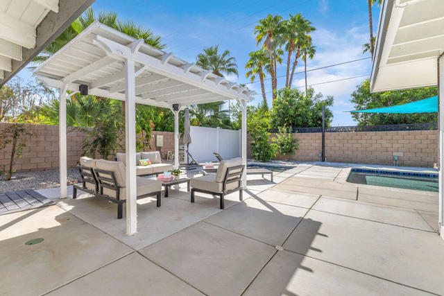 1075 E Sunny Dunes Road, Palm Springs, CA 92264