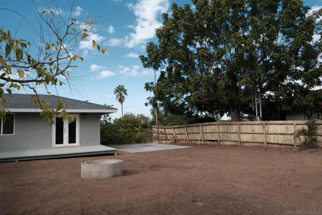 2345 Alta Vista Dr, Vista CA: https://media.crmls.org/mediaz/1e6ca377-ab2b-4501-9929-0fe2cb3e8479.jpg