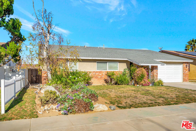 2425 Dusan Street, Simi Valley CA: https://media.crmls.org/mediaz/1e6ca887-2ff4-4d8b-9f03-522c11cfac14.jpg