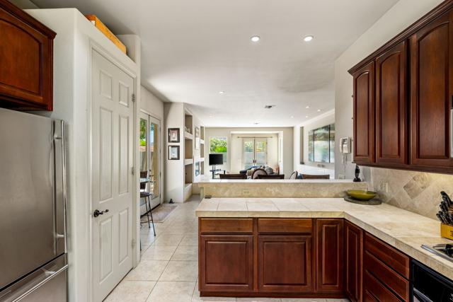 54385 Avenida Madero, La Quinta CA: https://media.crmls.org/mediaz/1e6cb881-b73a-4e2b-836f-508861fc41af.jpg