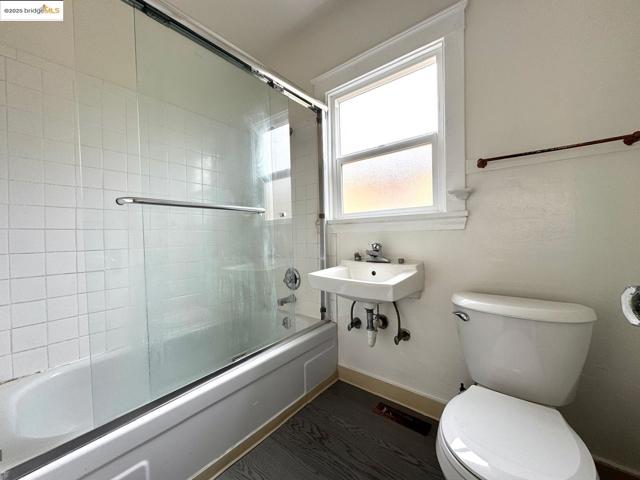5926 Marshall St, Oakland CA: https://media.crmls.org/mediaz/1e6cb979-8a26-4ca1-8b44-db8071af7330.jpg