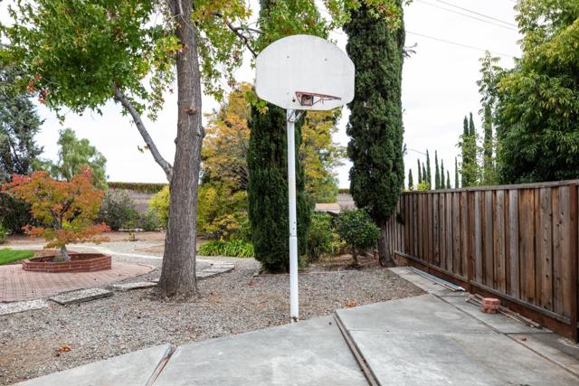 10715 Grapnel Place, Cupertino CA: https://media.crmls.org/mediaz/1e6cdda1-0b40-4e43-8816-fd55c6851012.jpg