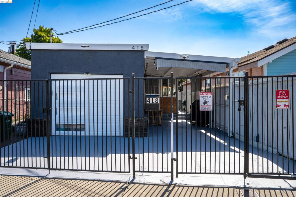 https://media.crmls.org/mediaz/1e6d1009-ccdb-4b1c-9cb1-7405f21d9be0.jpg?preset=X-Large