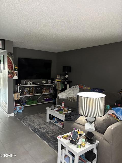 Detail Gallery Image 9 of 14 For 1431 Casa San Carlos Ln #B,  Oxnard,  CA 93033 - 2 Beds | 1/1 Baths