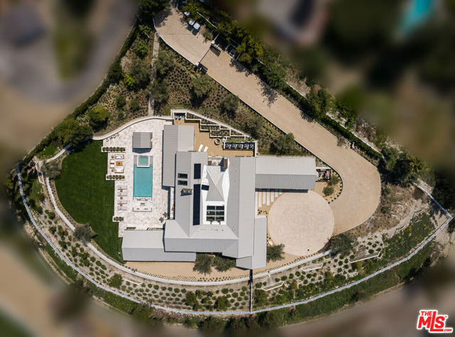 24172 Lupin Hill Road, Hidden Hills CA: https://media.crmls.org/mediaz/1e6d59f6-e46f-459d-b594-70fb1971c915.jpg