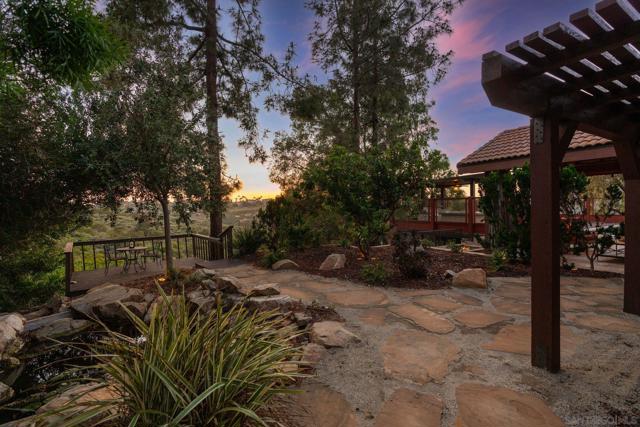 17758 Del Paso Drive, Poway CA: https://media.crmls.org/mediaz/1e6d8338-4312-4e6b-97c7-eea26ccd9c9f.jpg
