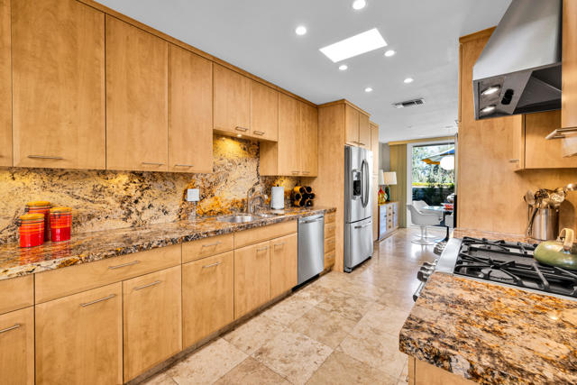 2327 Casitas Way, Palm Springs, CA 92264