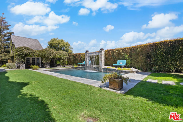 13418 Nightsky Drive, Camarillo CA: https://media.crmls.org/mediaz/1e6de0e2-180d-4849-93c5-5ef5dfbc708a.jpg