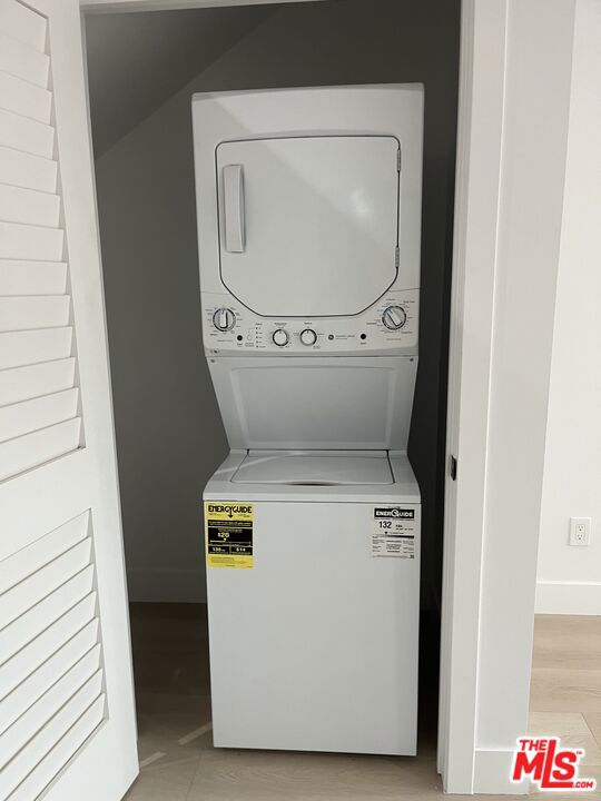 212 E 29th Street, Los Angeles CA: https://media.crmls.org/mediaz/1e6dfa5c-904a-4145-b9a2-3ed918ef8180.jpg