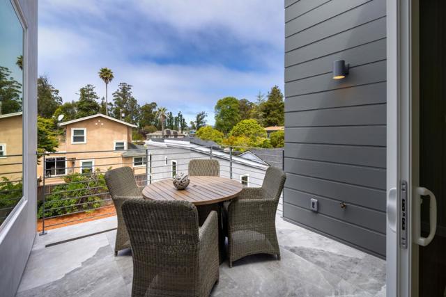 355 30th Avenue, Santa Cruz CA: https://media.crmls.org/mediaz/1e6ef020-c3b2-44dd-92d6-ee8160d015e4.jpg
