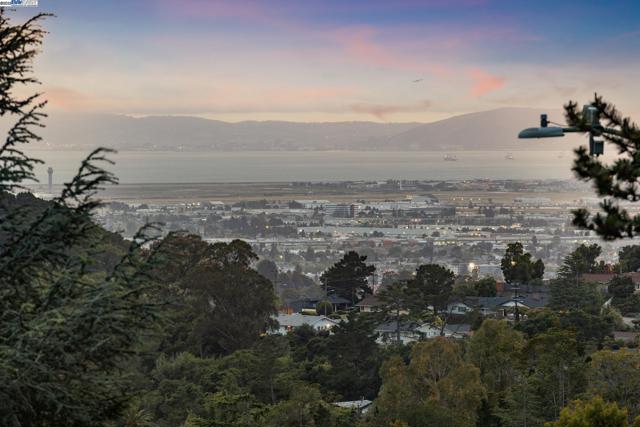 441 FOX HILLS COURT, Oakland CA: https://media.crmls.org/mediaz/1e6ef673-8bc2-44d4-96b9-0b3f42e15e2e.jpg